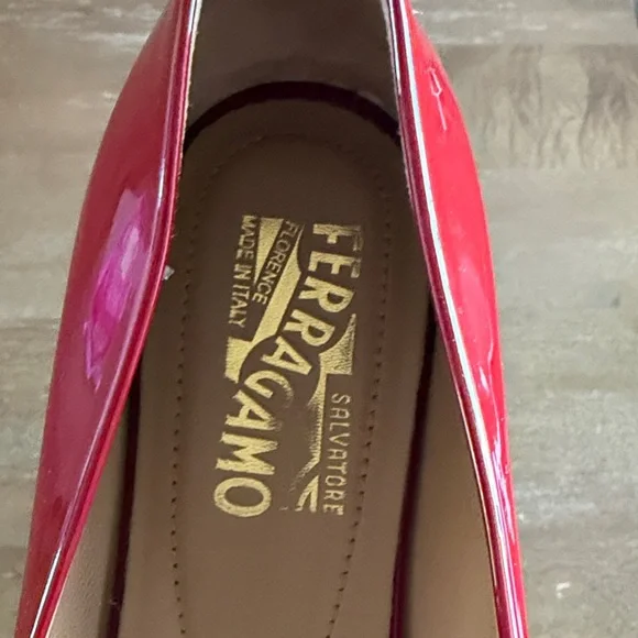 Salvatore Ferragamo Red Patent Flats with Bow - Picture 2 of 4